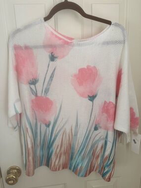 NWT White Floral Knit Top with Pink Tulip Print